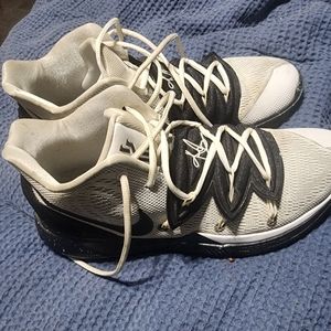 Nike Kyrie 5 shoes